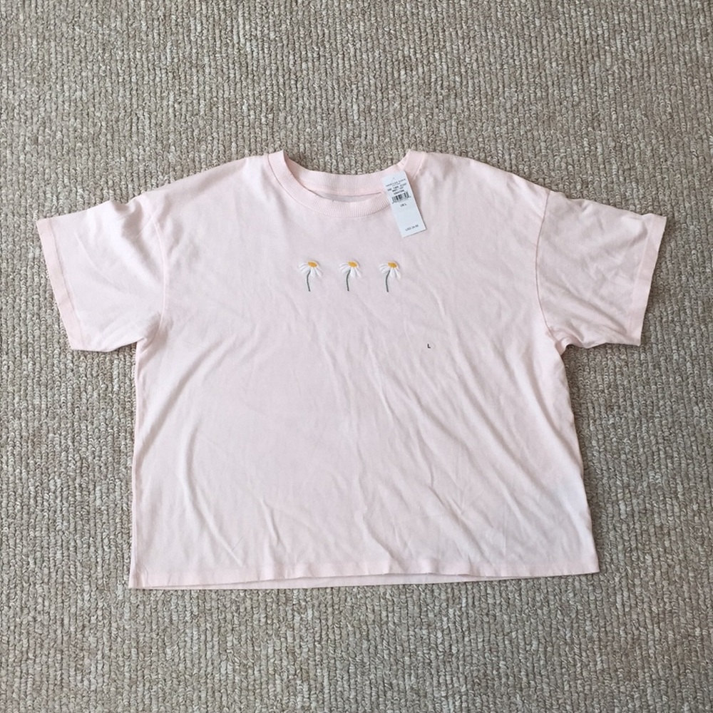 American Eagle embroidered flower tee